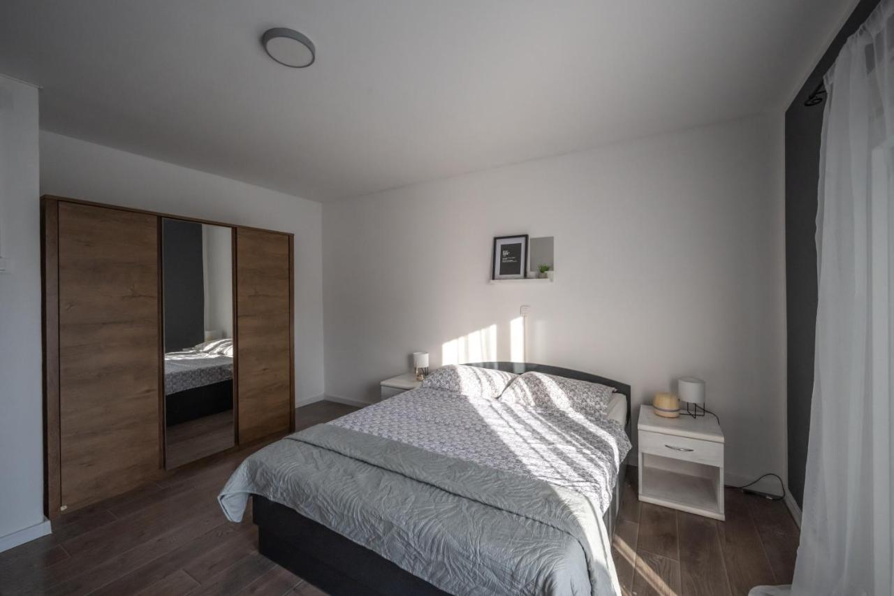 שיבניק Hedonist Apartment מראה חיצוני תמונה